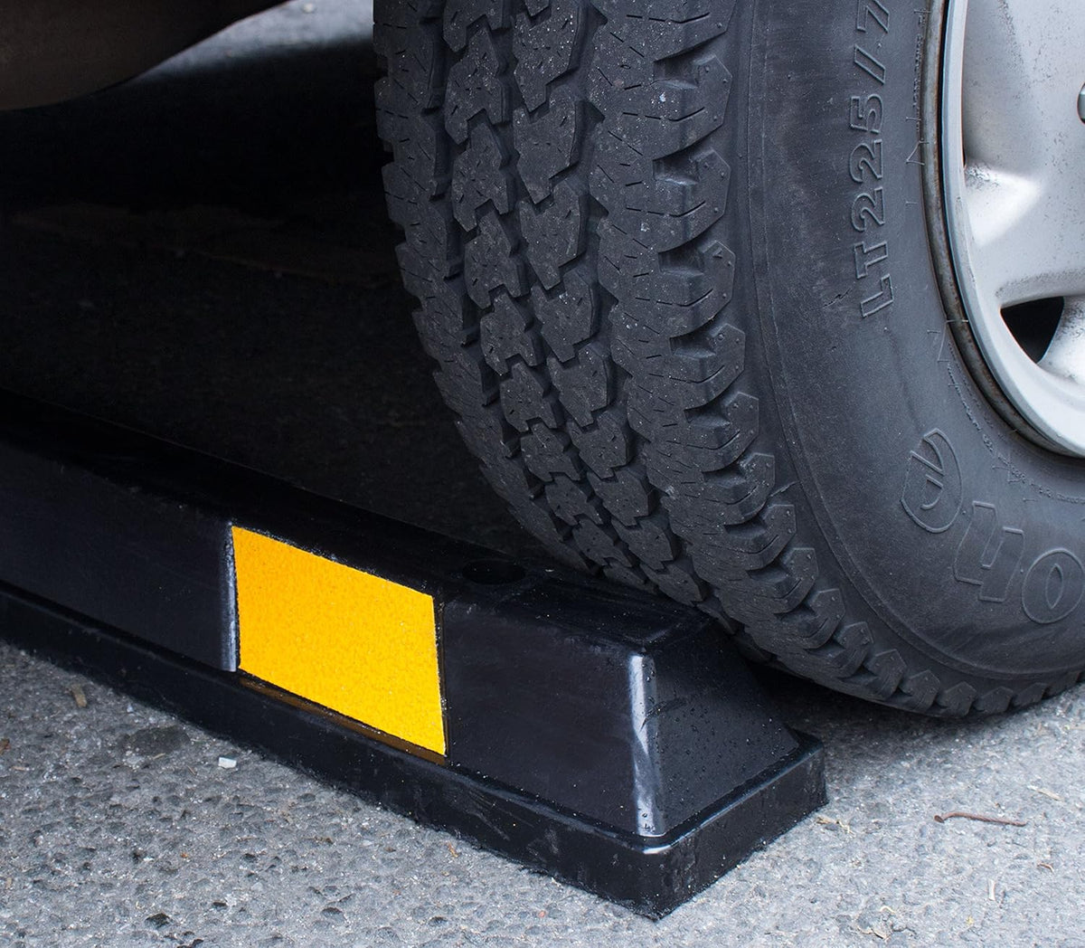 72 Inch Heavy Duty Rubber Parking Curb G1836