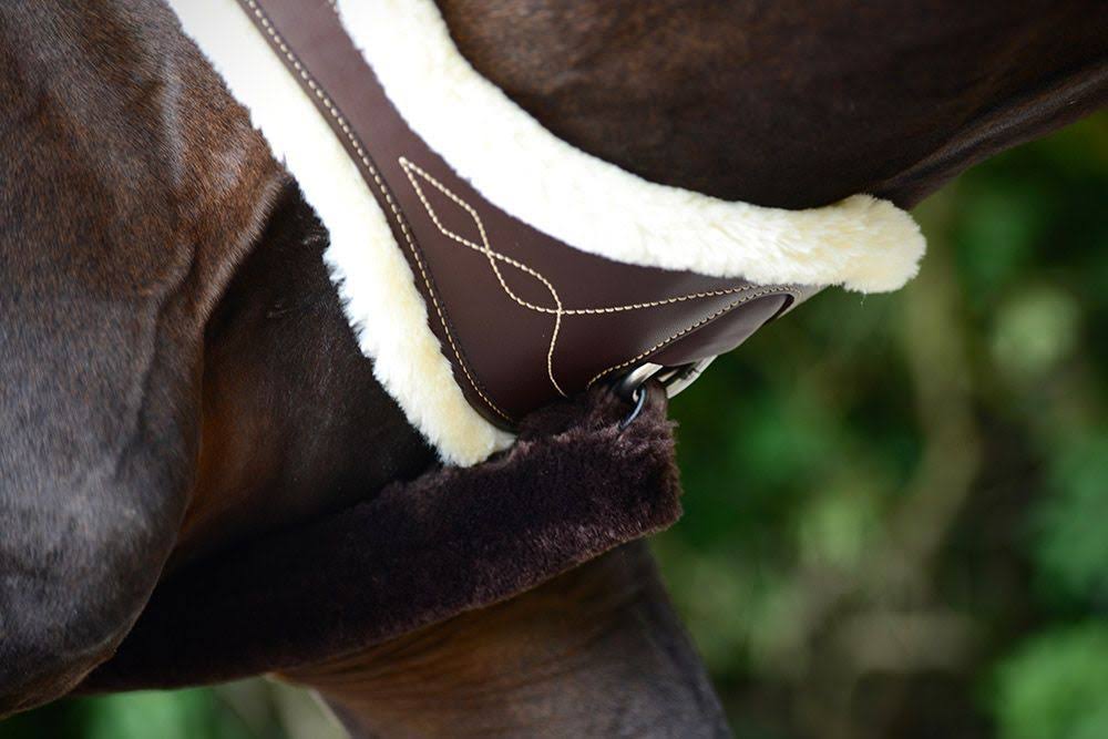 Anatomical Saddle Girth with Lambskin Y632