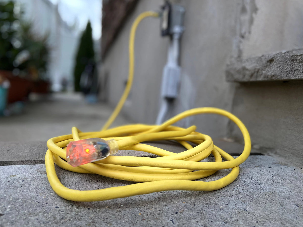 Yellow SJTW 15A Lighted Cord Set B3515
