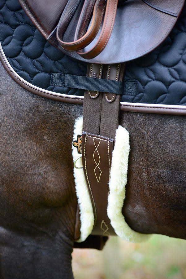 Anatomical Saddle Girth with Lambskin Y632